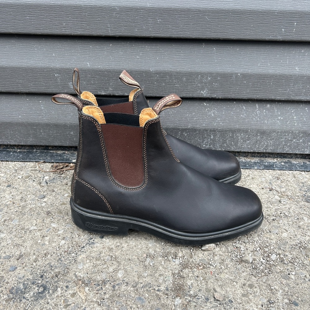 Brand new without box men’s 11 blundstones.